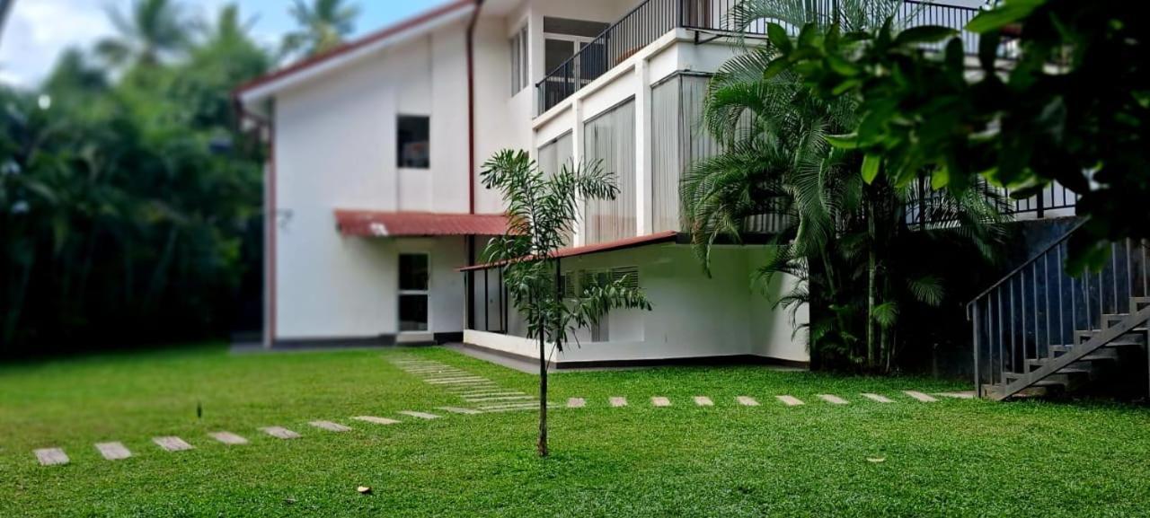 Urban Breeze Hotel Kundasale Exterior photo